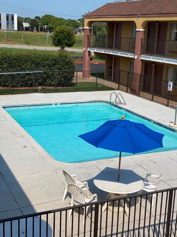 Super 8 By Wyndham Midwest City Ok Exterior photo