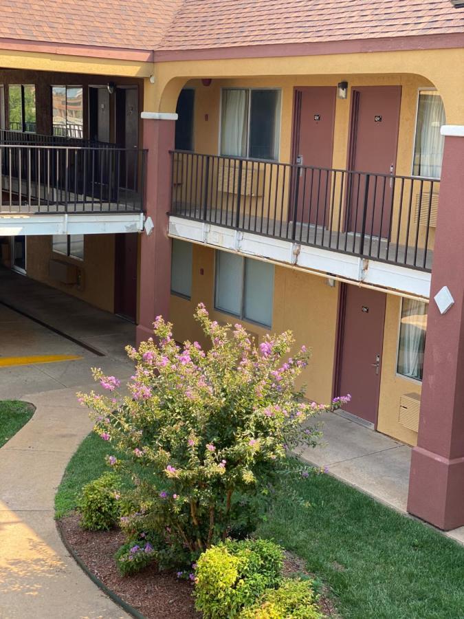 Super 8 By Wyndham Midwest City Ok Exterior photo