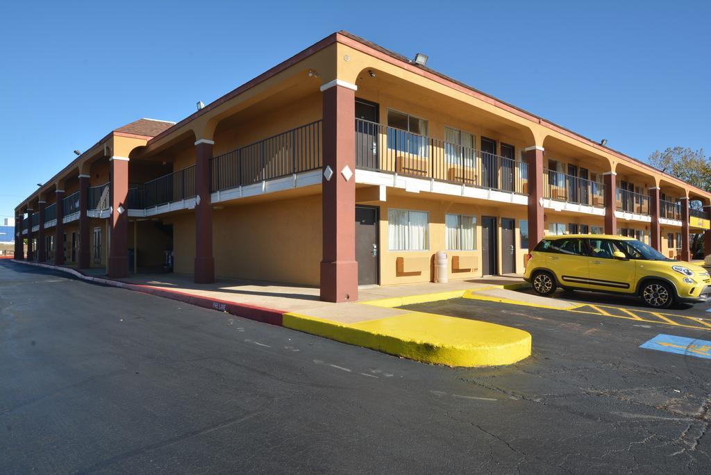 Super 8 By Wyndham Midwest City Ok Exterior photo