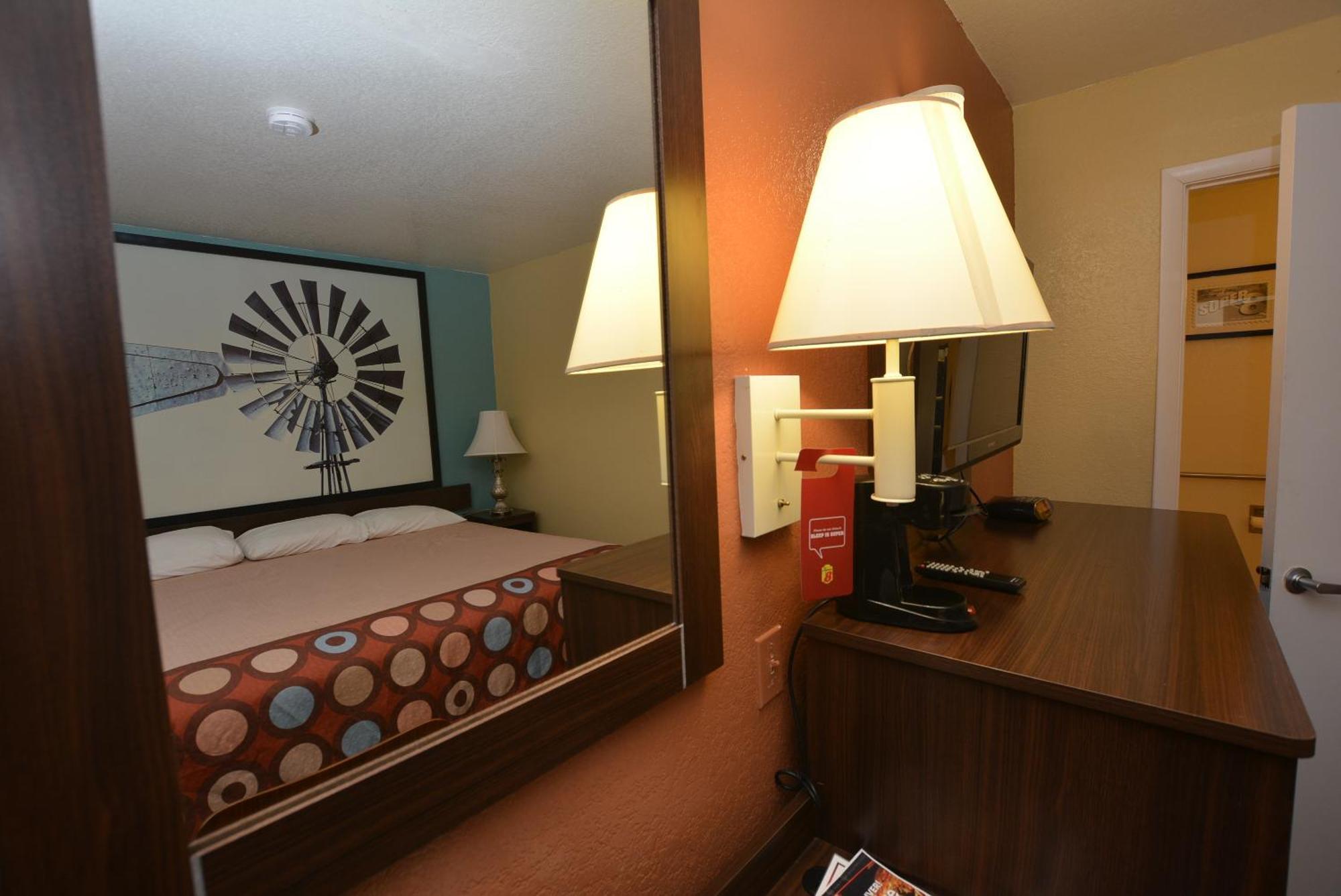 Super 8 By Wyndham Midwest City Ok Room photo