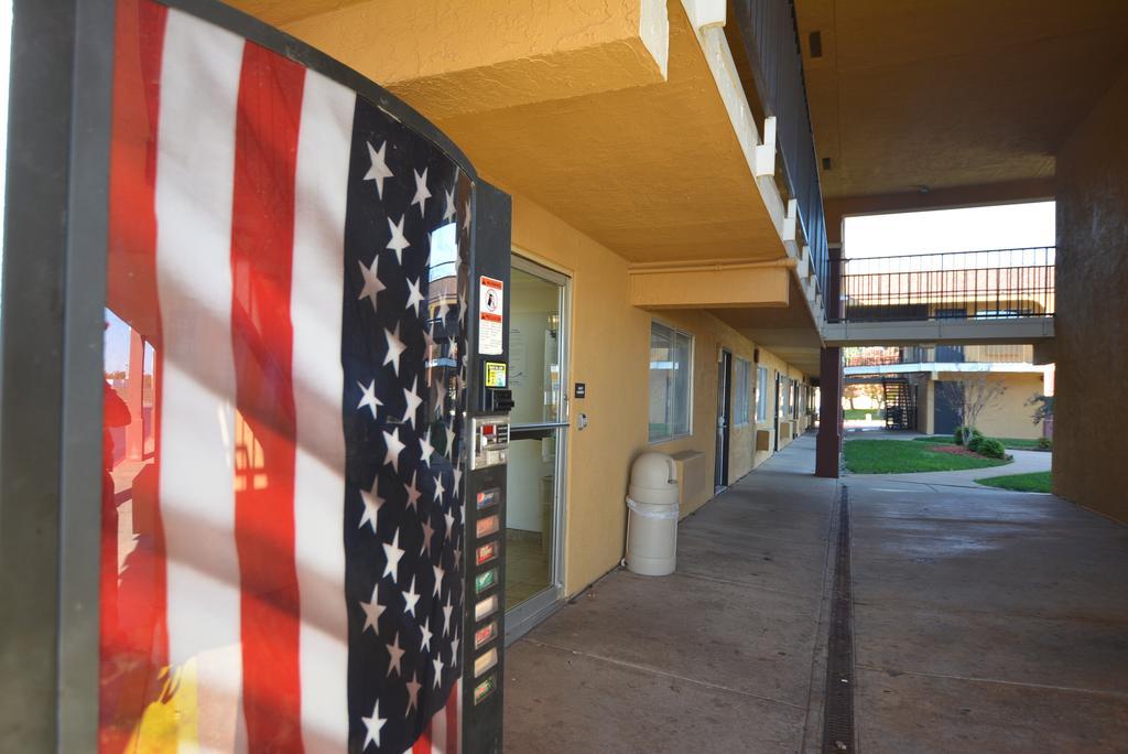 Super 8 By Wyndham Midwest City Ok Exterior photo