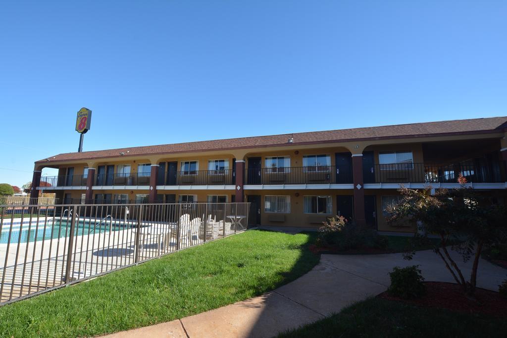 Super 8 By Wyndham Midwest City Ok Exterior photo