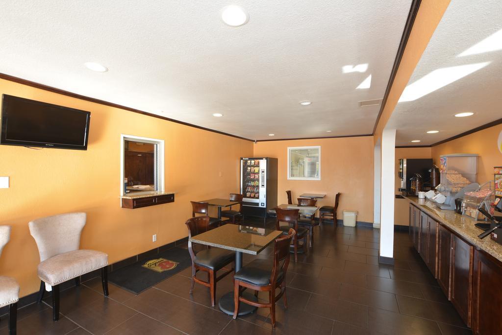 Super 8 By Wyndham Midwest City Ok Exterior photo